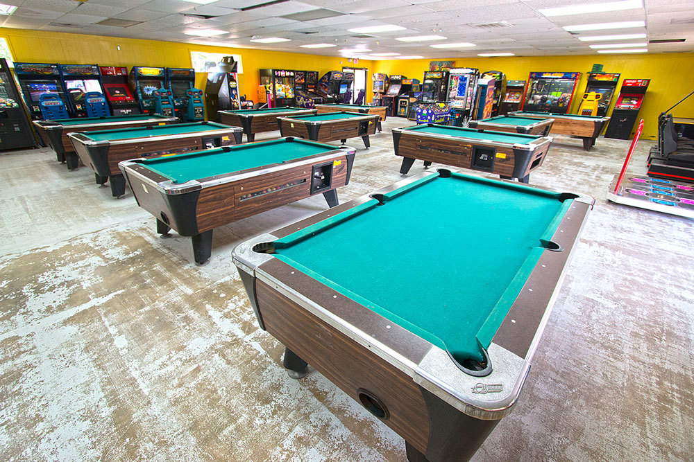 Voici cette image historique de la salle de jeux, qu'on est en train de convertir en une espace pour les évènements convertible à une salle de jeux.