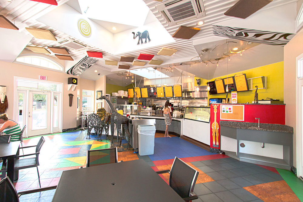 Le Café Safari s'ouvre de façon saisonnière et il a beaucoup de plats et de boissons pour tout le monde.