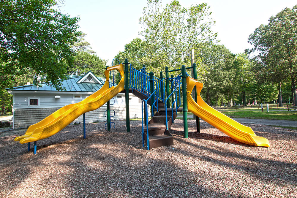 Nous avons quatre terrains de jeu ici au camping. Peu importe l'emplacement de votre terrain, vos enfants seront proche de l'un.