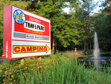 You'll know you've arrived when you see our big red sign on General Booth Boulevard. Vous savez que vous serez arrivé quand vous voyez notre grande signe rouge au boulevard General Booth.