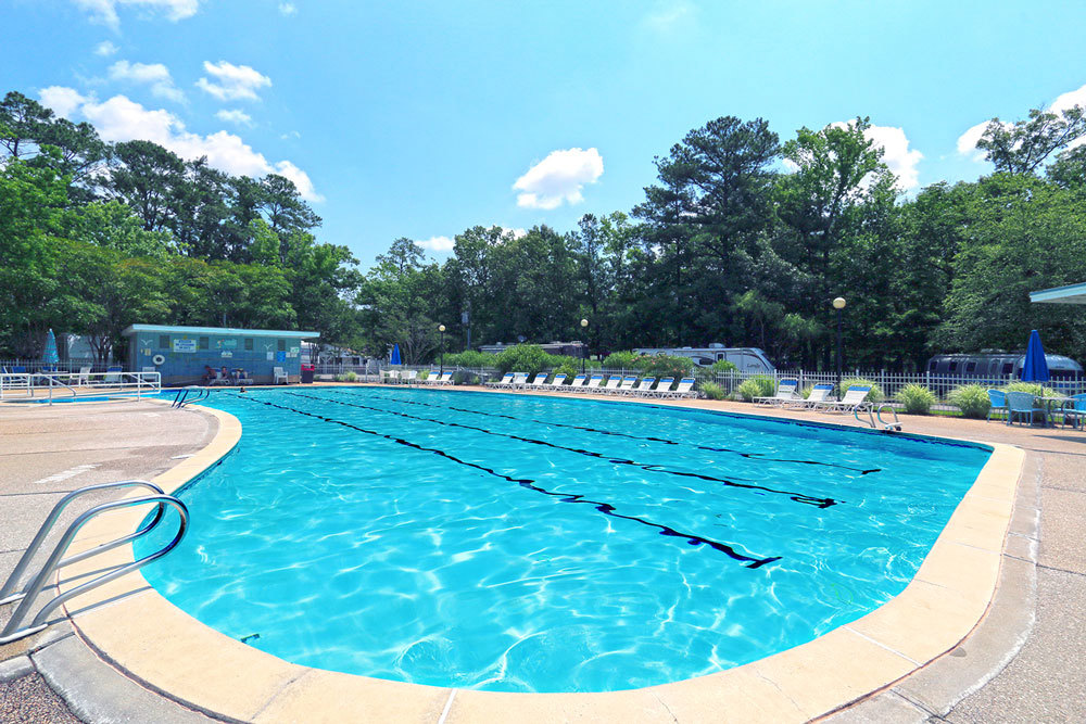 La piscine de Green Acres est plus proche des clients dans les cabane, aux terrains de base ou aux super sites.